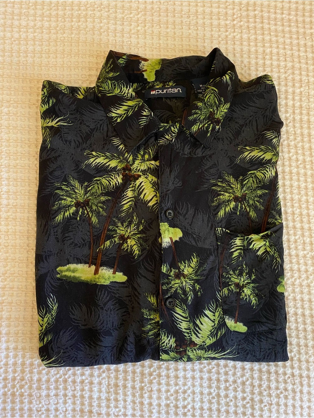 VINTAGE Hawaiian Resortwear Button Down Short Sleeve Shirt in Palm Trees - M